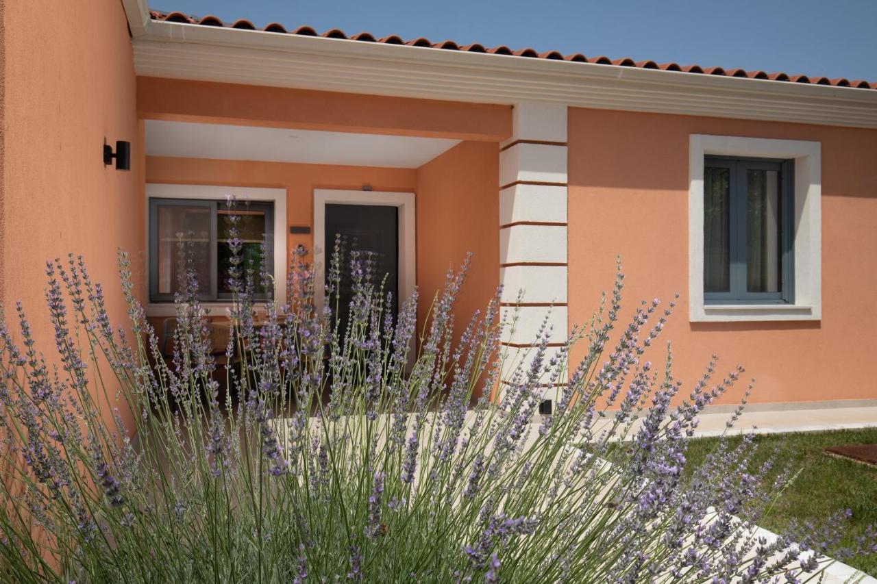 Perithia Suites Exterior photo