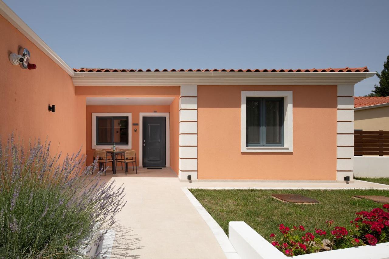 Perithia Suites Exterior photo