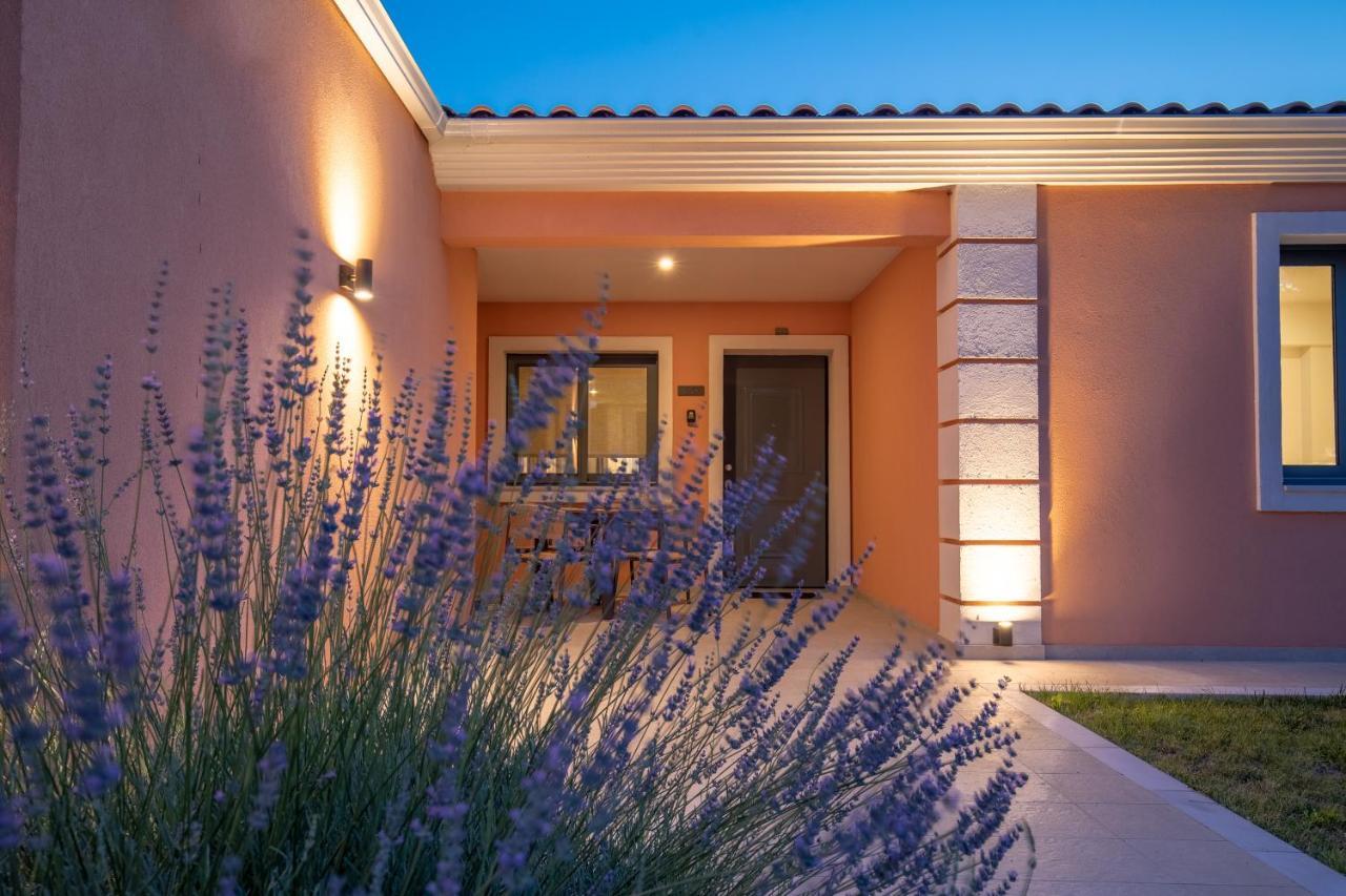 Perithia Suites Exterior photo